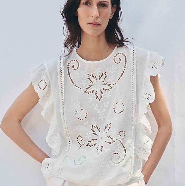 Blusa blanca romántica sin mangas