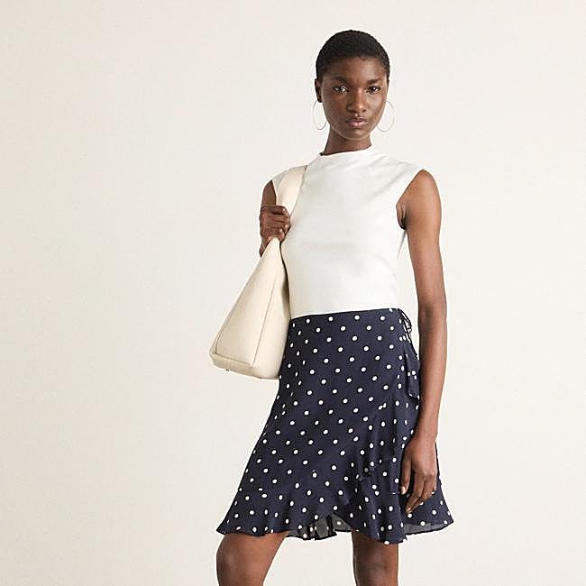 Minifalda de lunares con volante