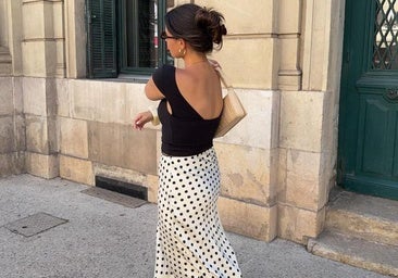 Obsesión con las favorecedoras faldas con print de lunares para estar guapísima en verano