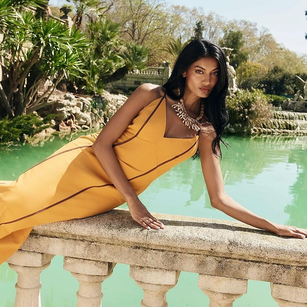 Modelo con look de Miphai