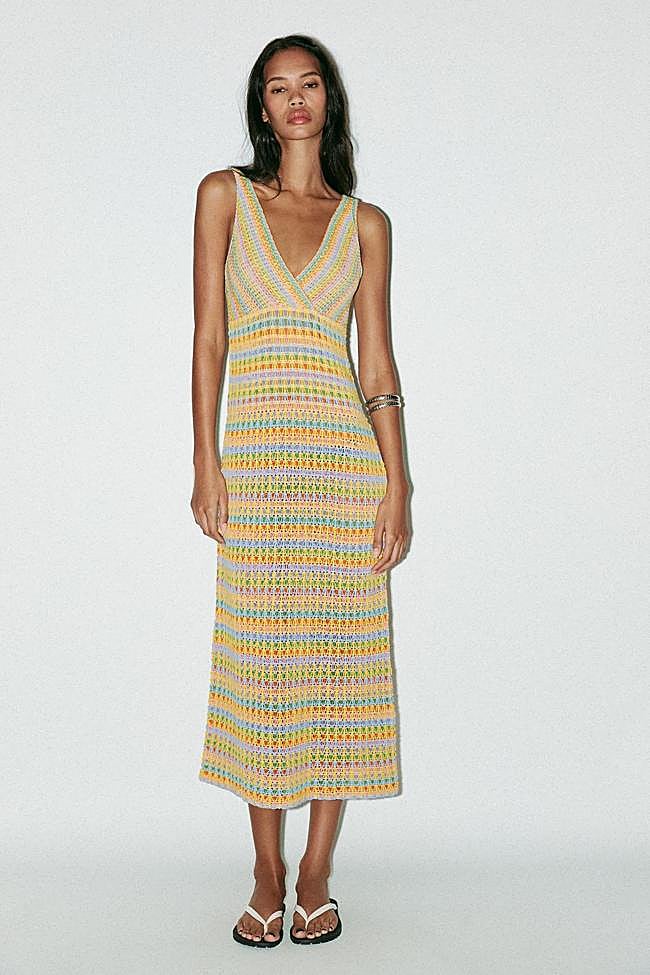 Vestido de punto de Zara (29,99 euros)