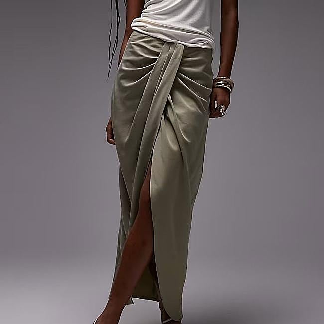 Falda con nudo central fluida