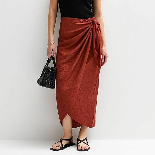 Falda con nudo cruzada