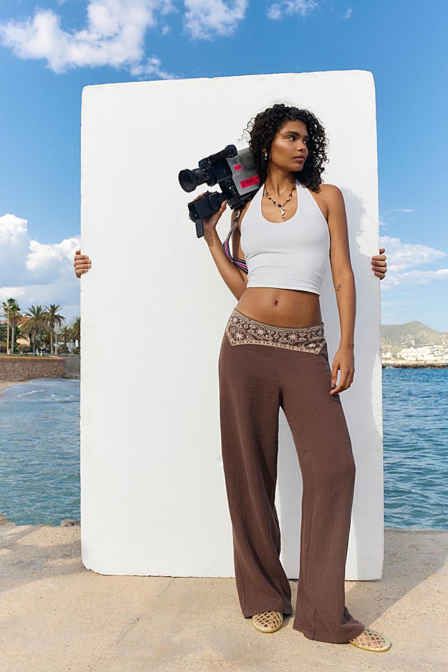 Pantalón fluido marrón.