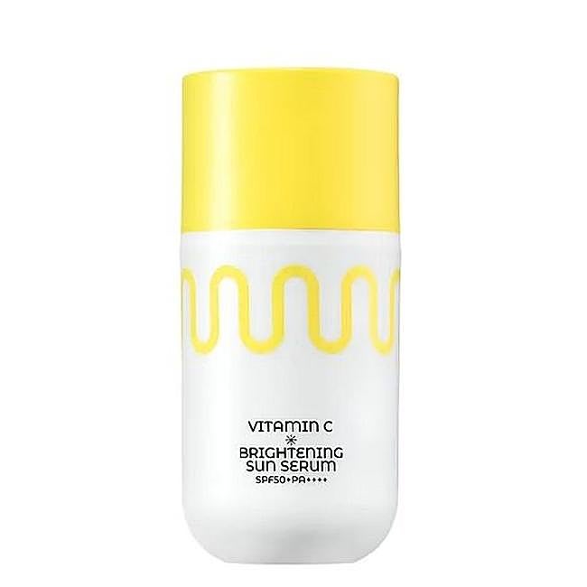 Vitamin C Brightening Sun Serum SPF50 de Commonlabs. Precio: 11,45 euros