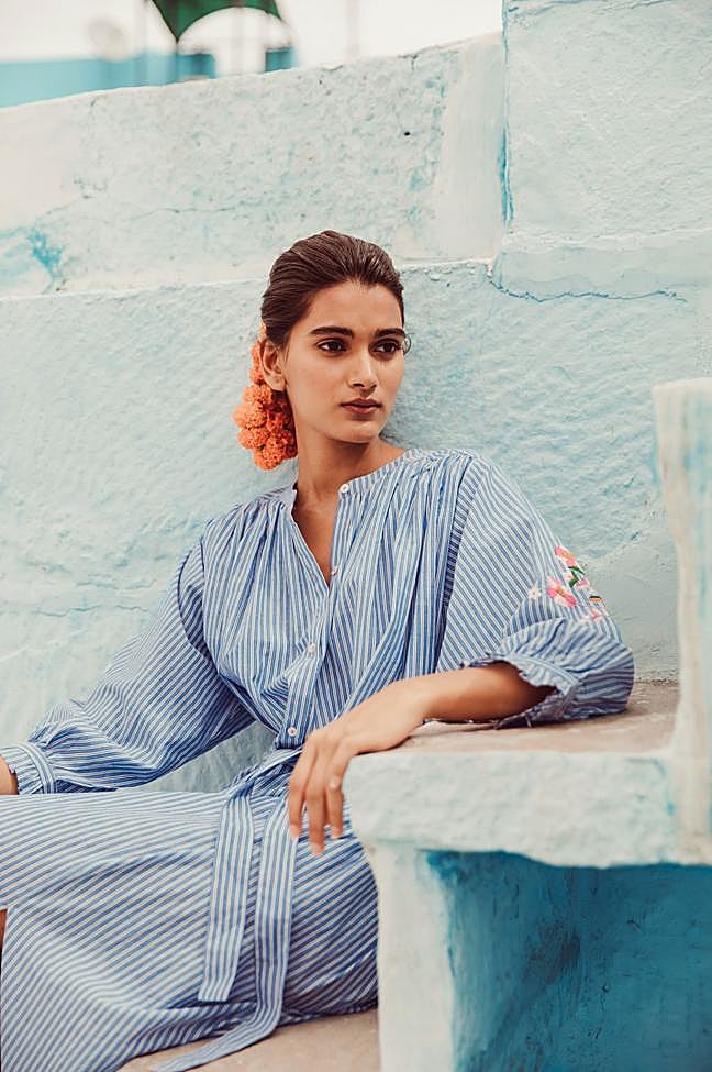 Vestido de Louise Misha x Saheli.