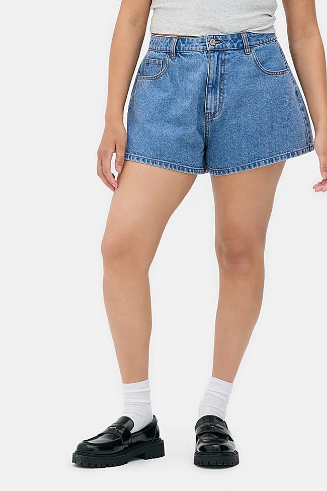 Short vaquero acampanado.