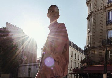 Colección de Simorra con París de fondo.