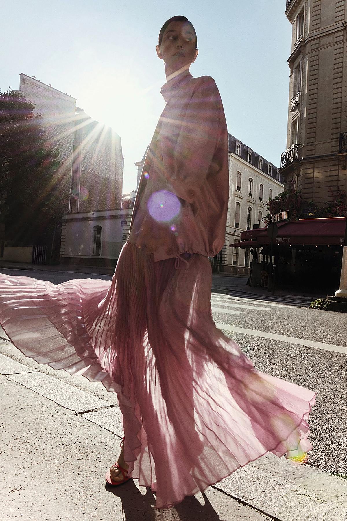 Colección de Simorra con París de fondo.