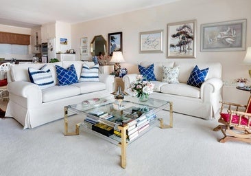 Cómo limpiar la tapicería del sofá: del producto mágico de Mercadona al truco casero de mi madre