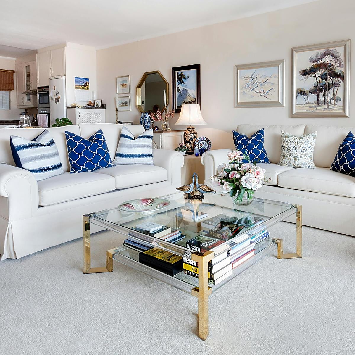 Trucos que funcionan para limpiar la tapicería del sofá.