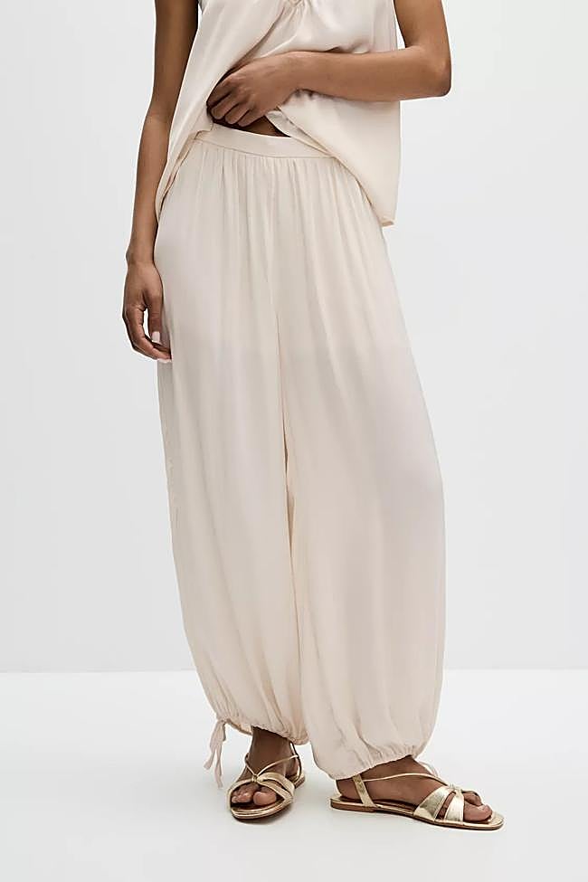 Pantalón bombach de Lefties.