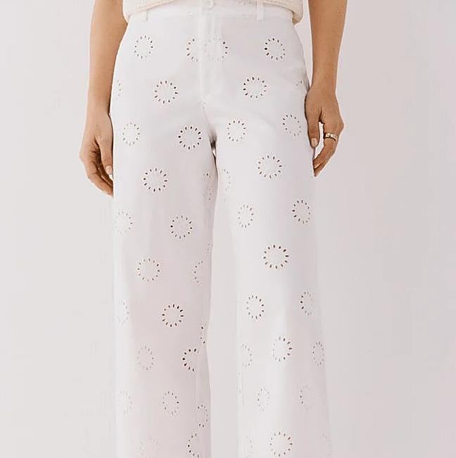 Pantalones bordados blancos
