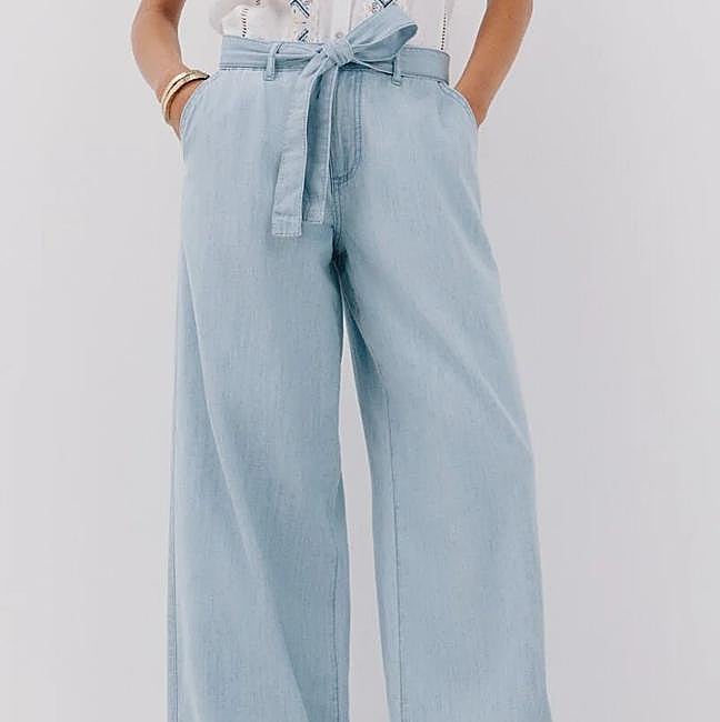 Pantalones anchos con cinturón de lazo