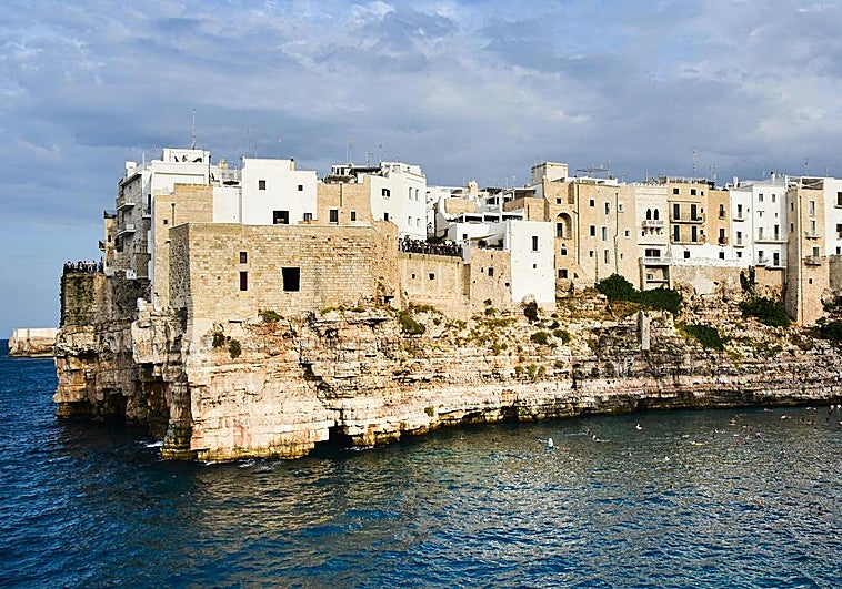Estampa de Polignano a Mare, una localidad de la región italiana de Apulia, la misma en la que transcurre La fragancia del mañana.
