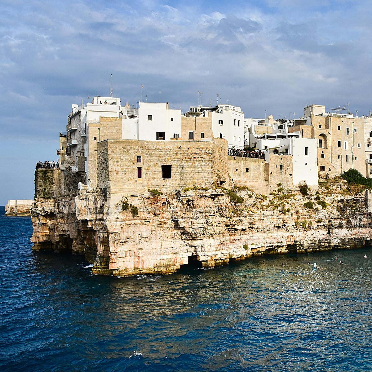 Estampa de Polignano a Mare, una localidad de la región italiana de Apulia, la misma en la que transcurre La fragancia del mañana.