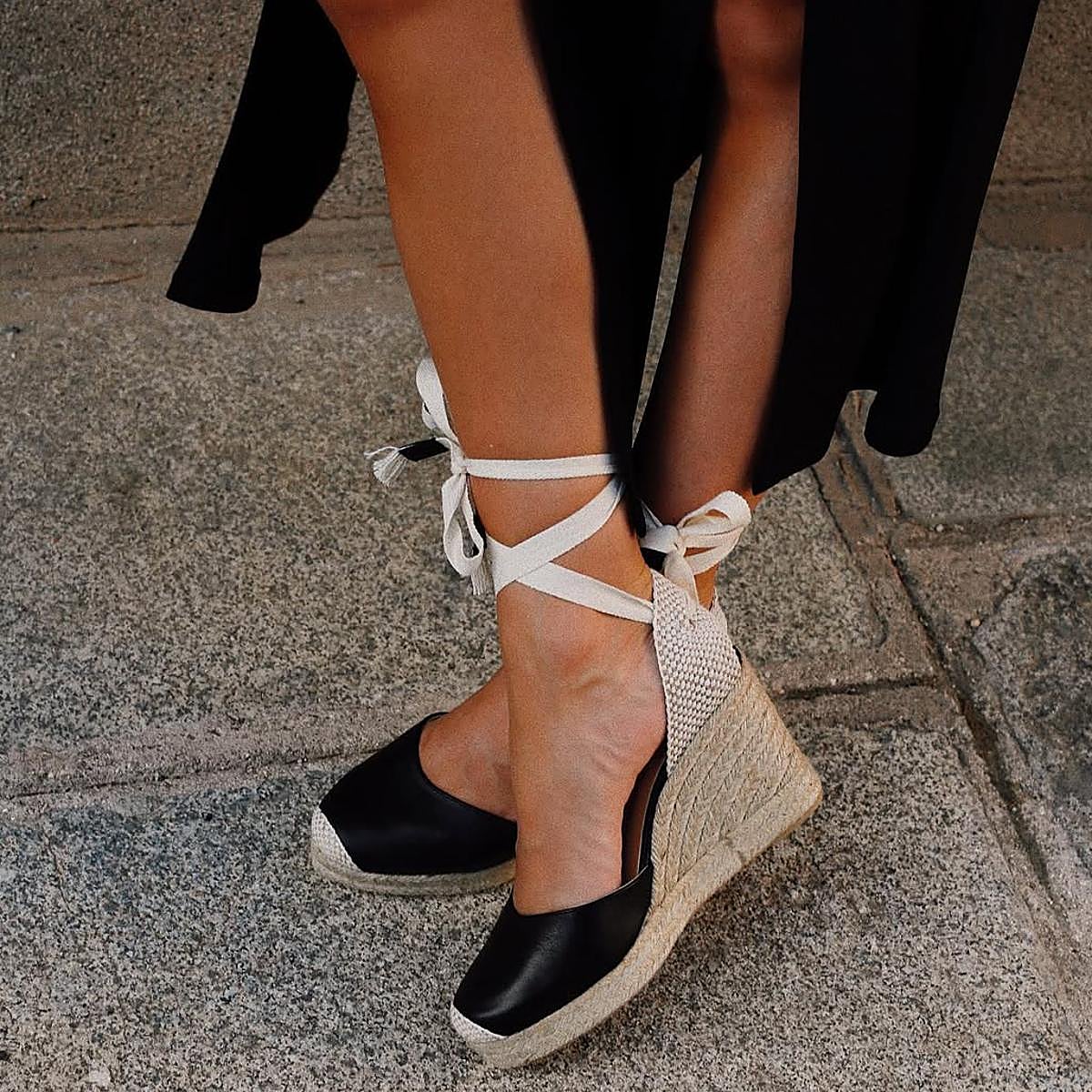 Influencer con alpargatas