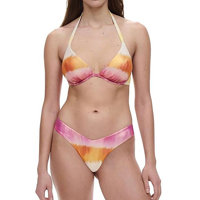 Bikini de la línea Chantelle Pulp Metallic con tejido de brillante: sujetador 65 euros y braguita 35 euros.