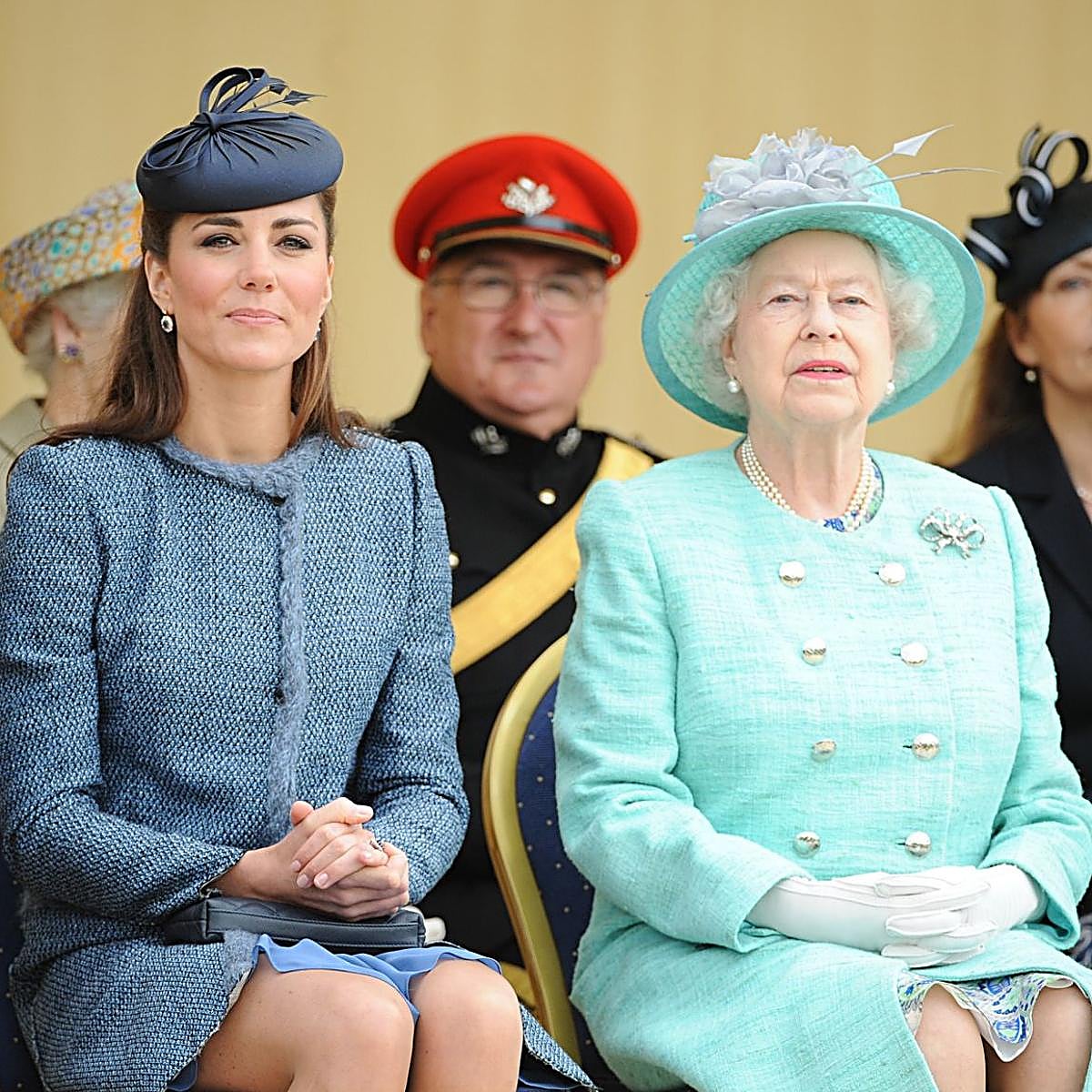 Kate Middleton junto a la reina Isabel II.