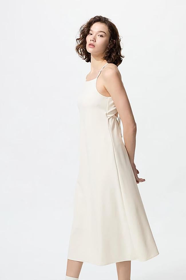 BraDress de Uniqlo, con aberturas en la espalda.