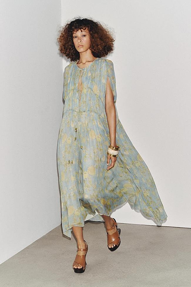 El vestido bohemio: Vestido estampado de Zara (89,99 euros)