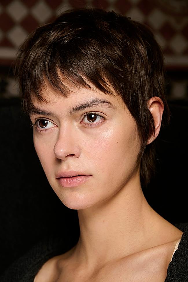 Un corte de pelo pixie a capas.