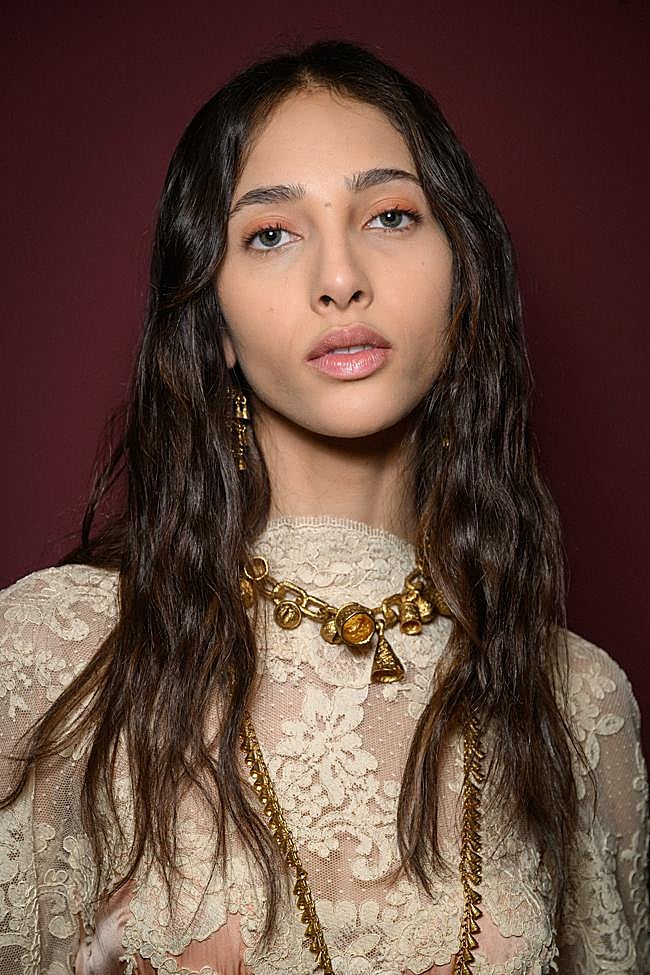 Un corte de pelo a capas suave y largas.