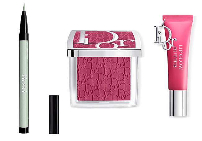 Delineador Diorshow On Stage Liner 301 Shimmer Mint; colorete Rosy Glow 006 Berry y bálsamo labial Lip Glow Butter en el tono 105 Lychee, todo de Dior Belleza.