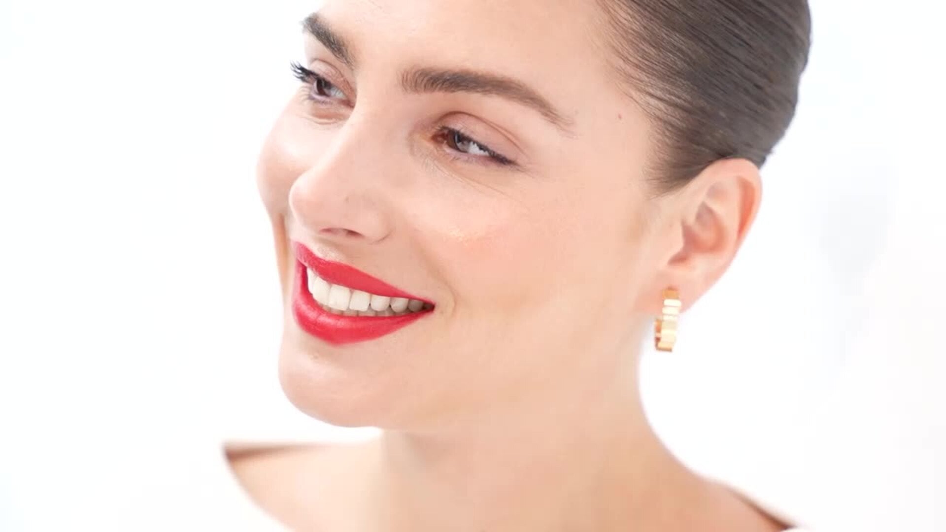 Andrea Duro, protagonista de nuestra portada digital con Dior Beauty: «Yo soy más de labios con color»