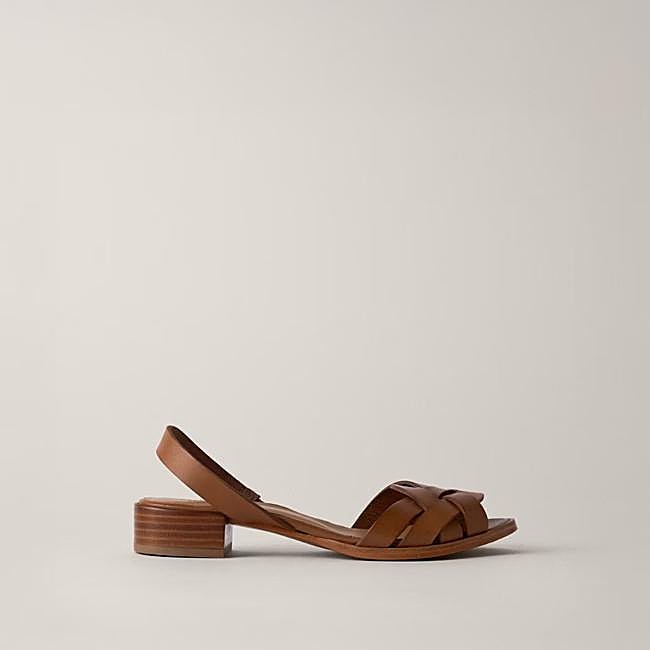 Sandalia con taón bajito en piel de Malababa.