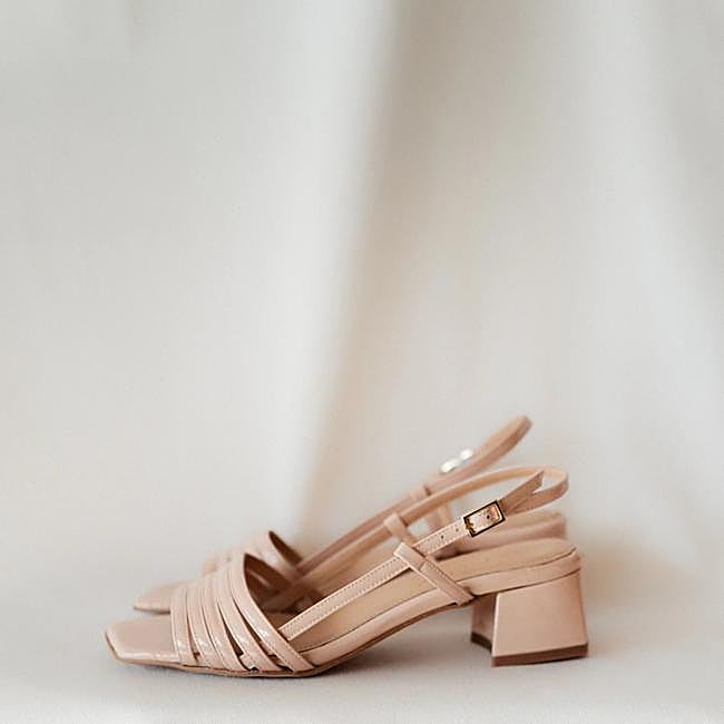 Sandalias de tacón en color rosado de Mas34 (169 euros)