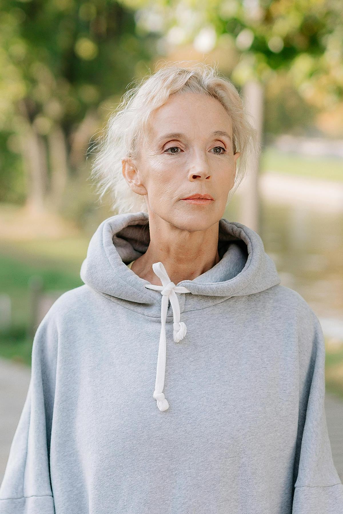 Mujer haciendo ejercicio al aire libre.