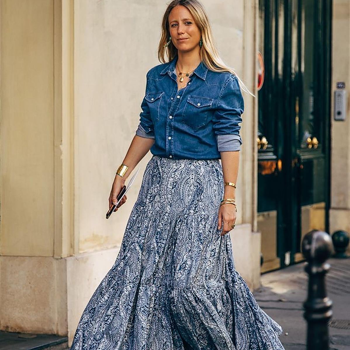 Influencer con falda boho chic