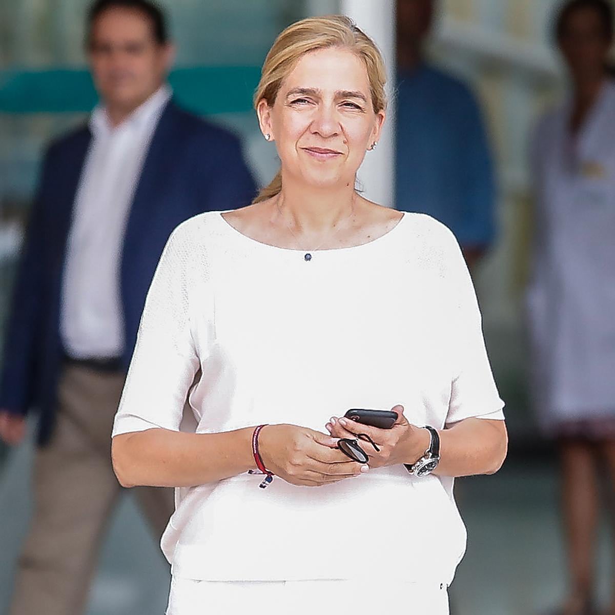 La infanta Cristina celebró su cumpleaños en el Palacio de la Zarzuela, pero no hubo foto con los reyes Felipe y Letizia.
