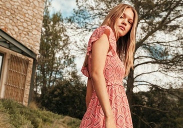 Vestidos fresquitos y de corte midi que están rebajadísimos en Springfield