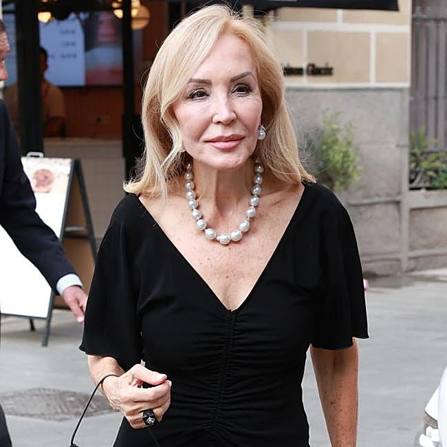 Carmen Lomana, muy afectada.