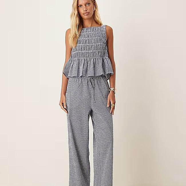 Look con estampado de vichy