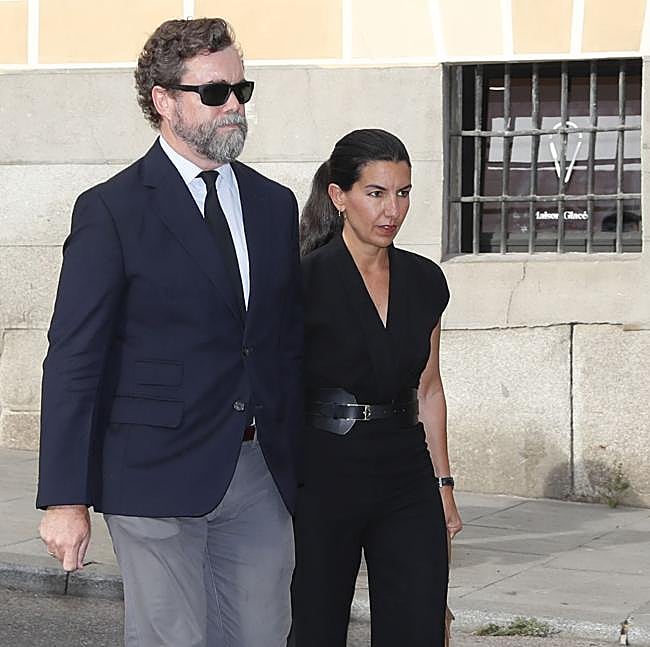 La pareja de políticos asistió al funeral celebrado en Madrid.