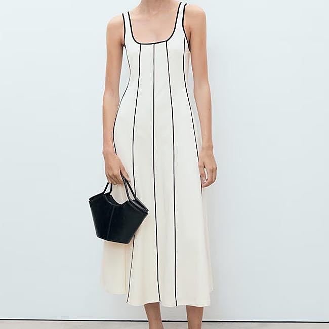 Vestido midi de lino a rayas de Zara, 39,95 euros.