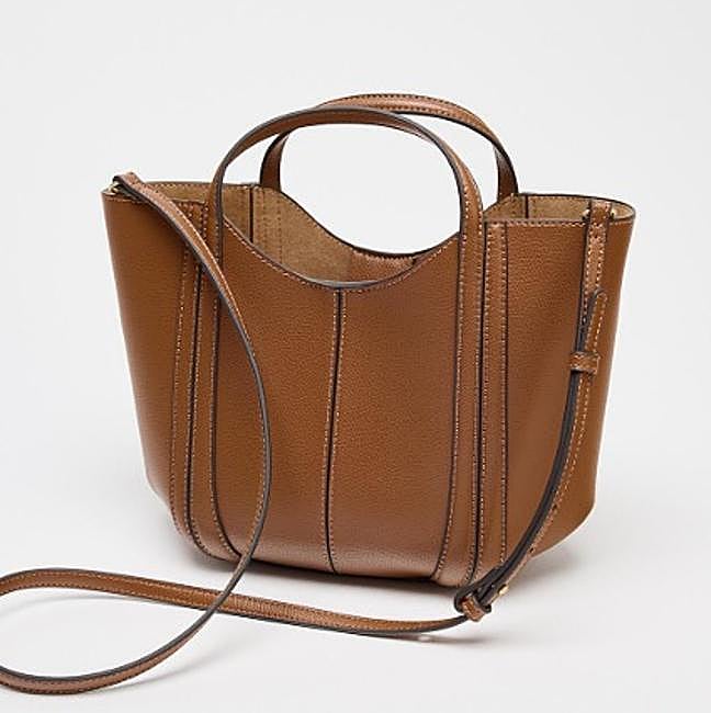 Bolso marrón de Zara (25,99 euros)