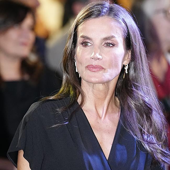 La reina Letizia con pendientes de PdPaola.