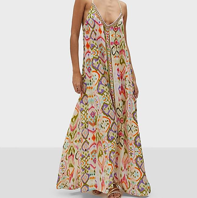 Vestido largo con escote en V de Lola Casademunt, 149,95 euros.