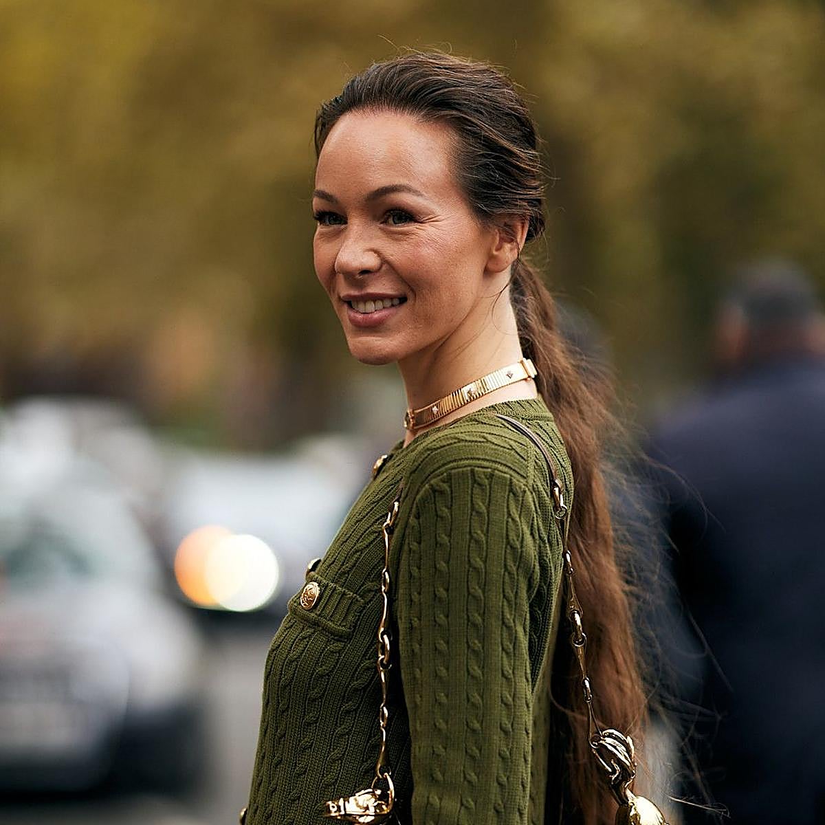 Influencer con tono de piel uniforme