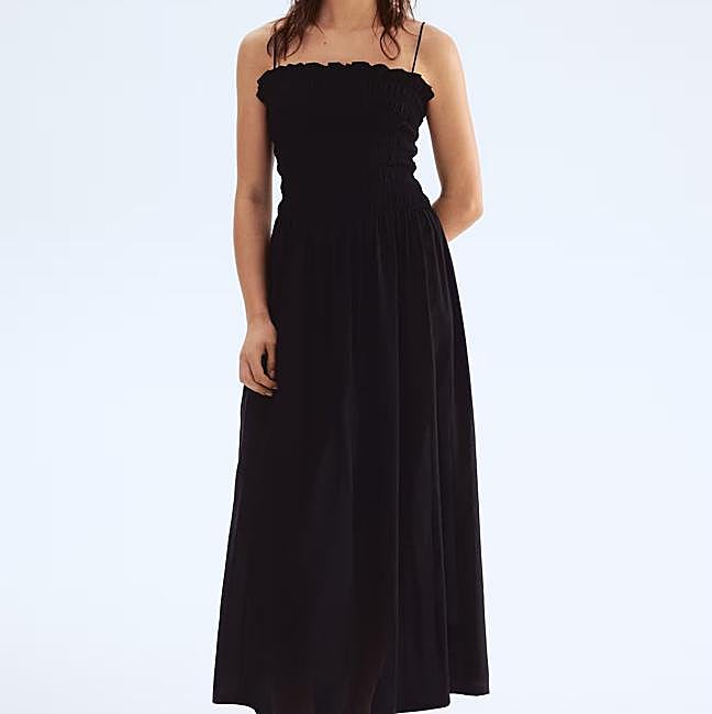 Vestido negro de tirantes con elástico nido de abeja