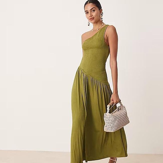 Vestido asimétrico con elástico nido de abeja