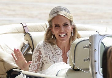 Angie Rigueiro en la llegada a su boda.