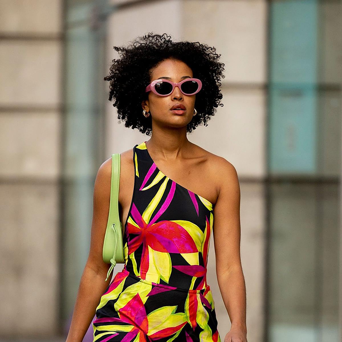 Influencer con pelo rizado sin frizz