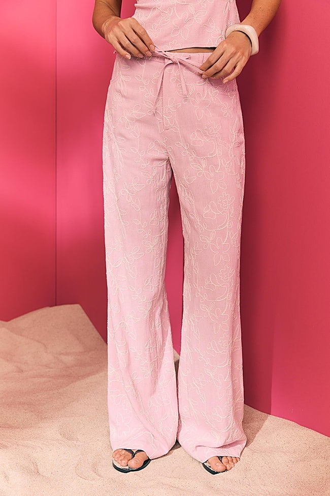 Pantalón bordados con lino.