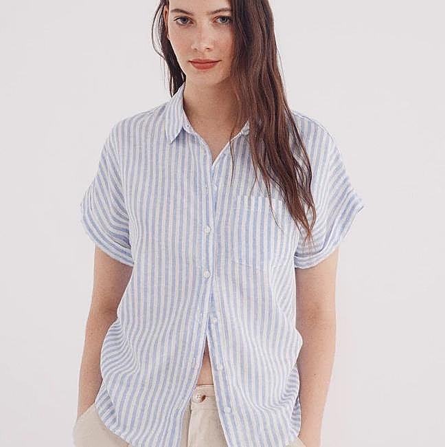 Camisa de rayas con manga corta