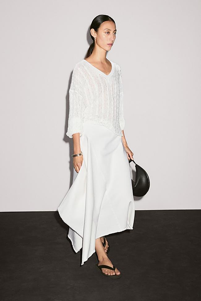 Falda midi denim corte asimétrico (59,95€)